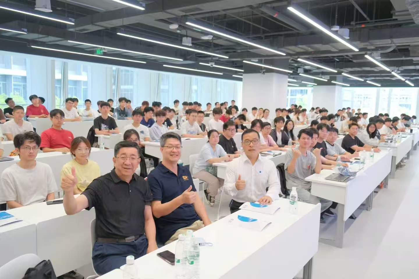 洪洲演讲2.jpg